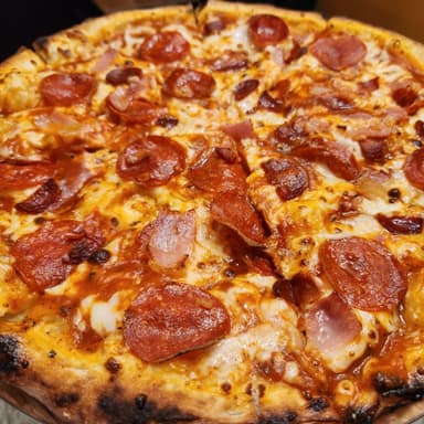Pizza Tres Carnes
