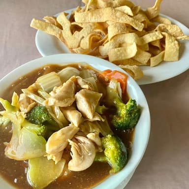 Chau Mín con Pollo ( Medio )