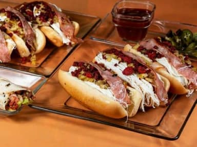 3 hot dogs con queso de hebra