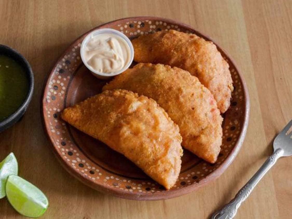 Empanada de Camarón con Queso