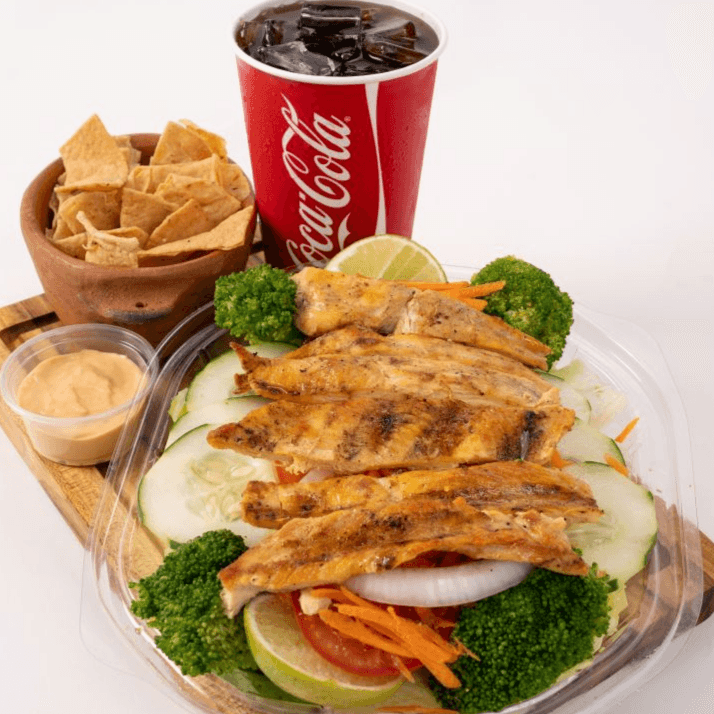 Ensalada Verde con Pollo y Refresco 600 ml