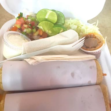 3 Tacos de Camaron + Bebida
