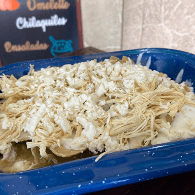 Chilaquiles verdes con pollo