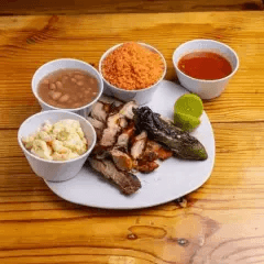 Personal de Pollo + Agua de Jamaica