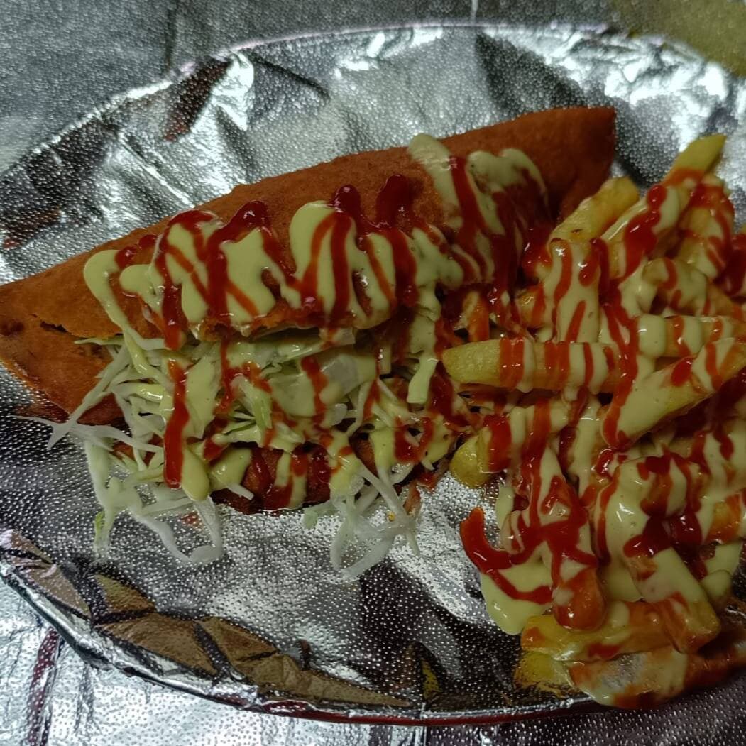 Empanada Arreglada Con Papas Fritas