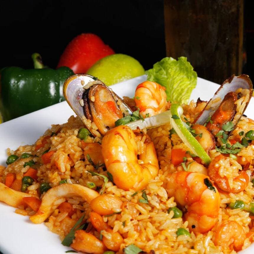 Arroz con Mariscos + Té Frio