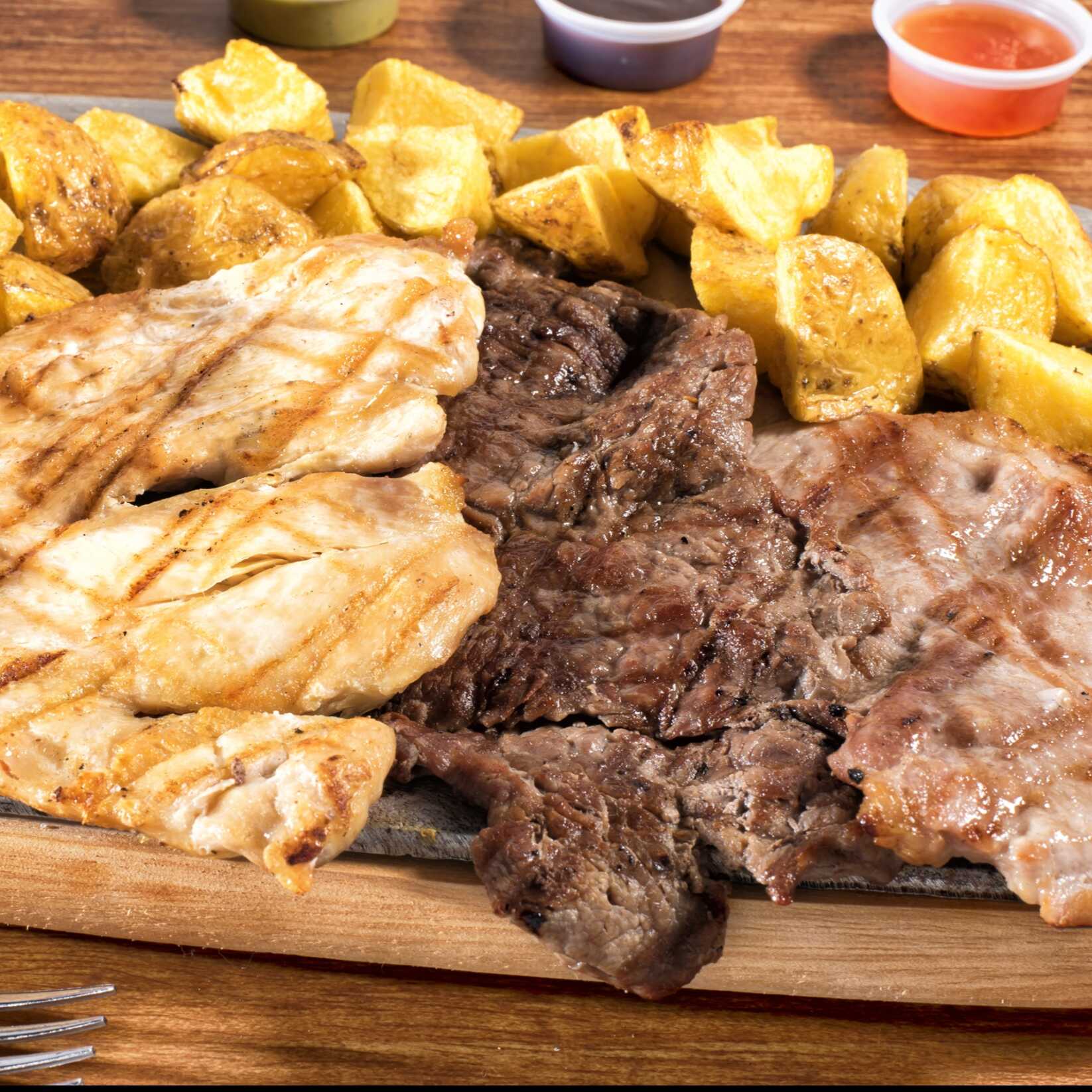 Parrillada 3 Carnes con Papa Amarilla