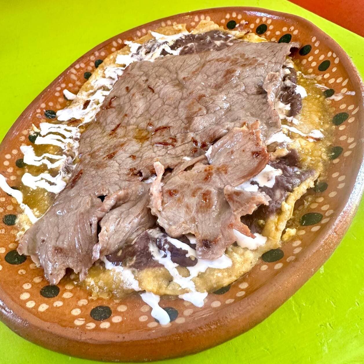 Huarache de Cecina