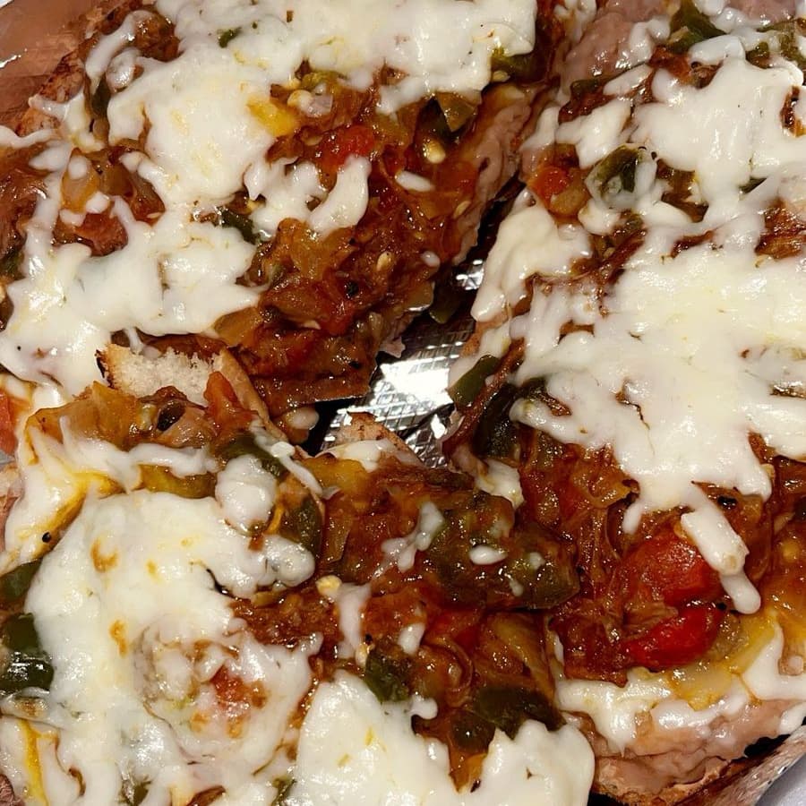 Molletes de Deshebrada  la mexicana