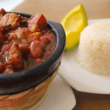 Ejecutivo Con Frijolada