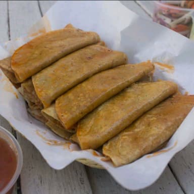 Orden MEDIANA Tacos de Canasta