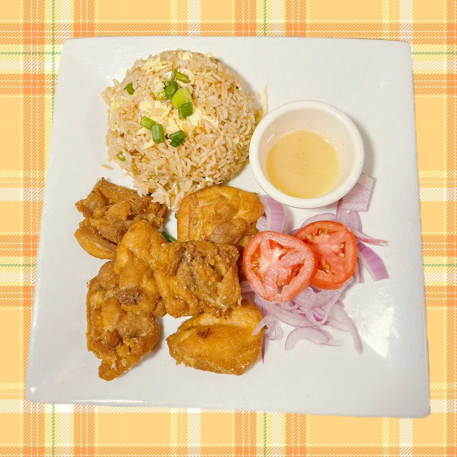 Chaufa con Chicharrón de Pollo