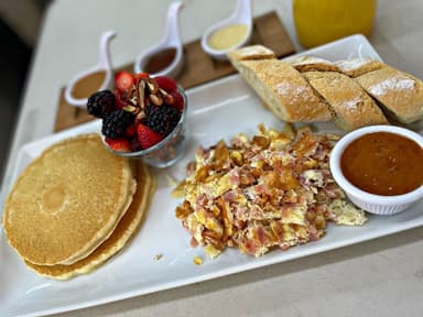 Combo de Hot Cakes ( Incluye Jugo de Naranja )