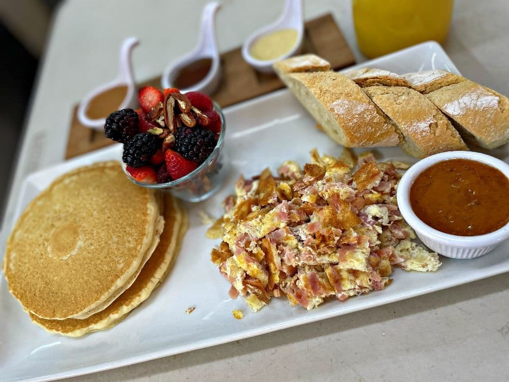Combo de Hot Cakes ( Incluye Jugo de Naranja )