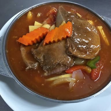 Lengua de Res en Salsa de Tomate