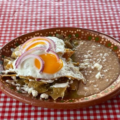 Chilaquiles Verdes con Huevo