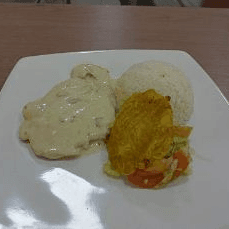 Pechuga en Salsa de Tocineta