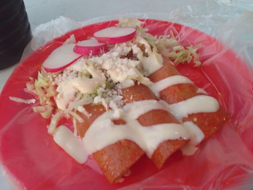 Enchiladas de carne y agua a elegir