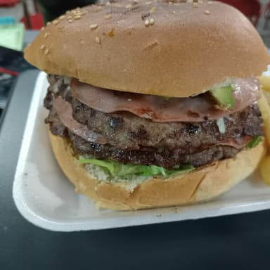 HAMBURGUESA  TRTRIPLE 3 CARNÉS