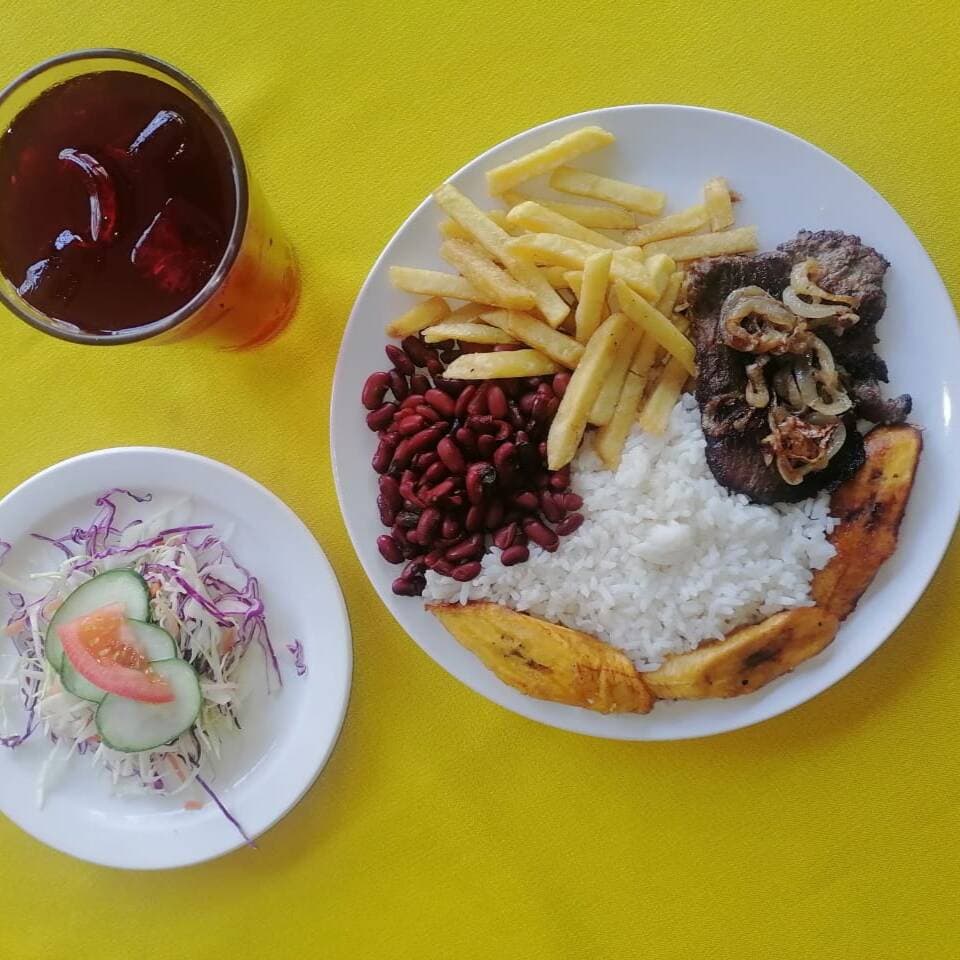 Casado Típico con Bistec