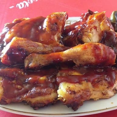 1 pollo a la BBQ
