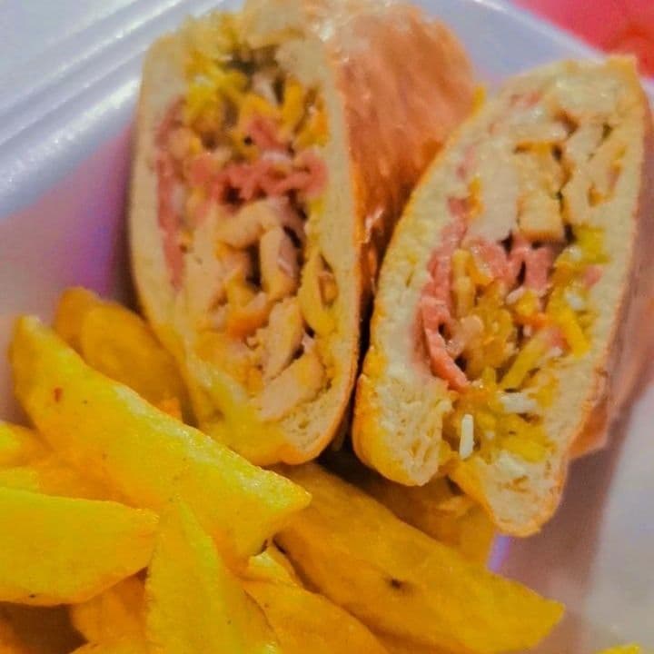 Perro Pollo a la Plancha & Jamón & Papas fritas