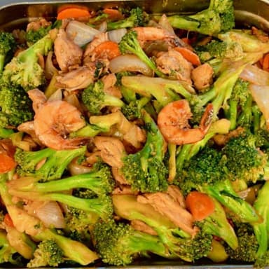 Brócoli con camarón y pollo