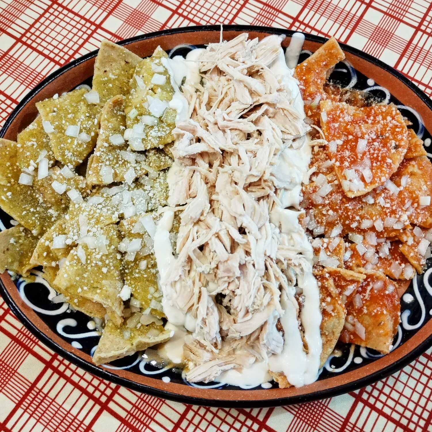 Chilaquiles Bandera con Pollo