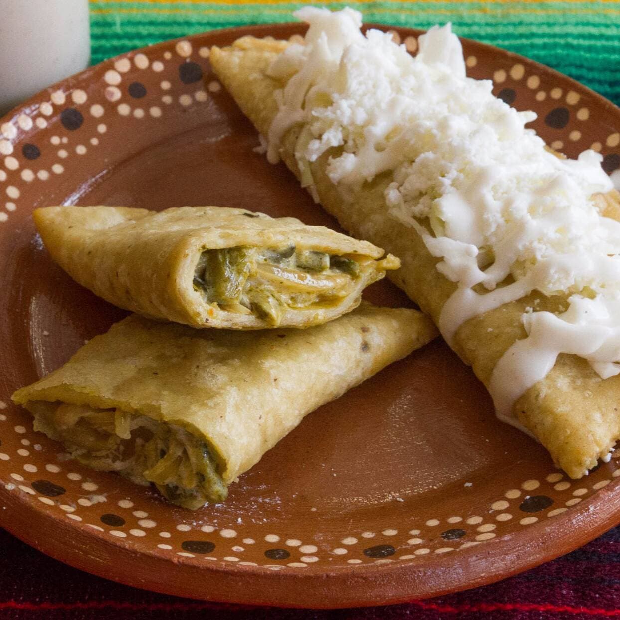 Empanada de Rajas con Crema
