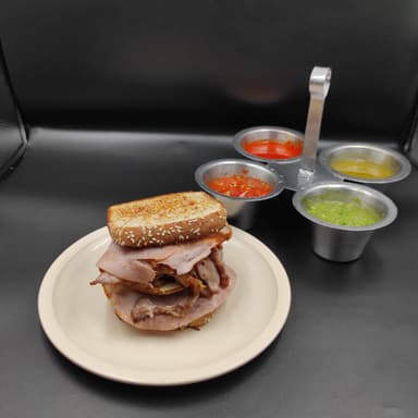 Sándwich Monterrey Jamon Pierna Suadero Manchego