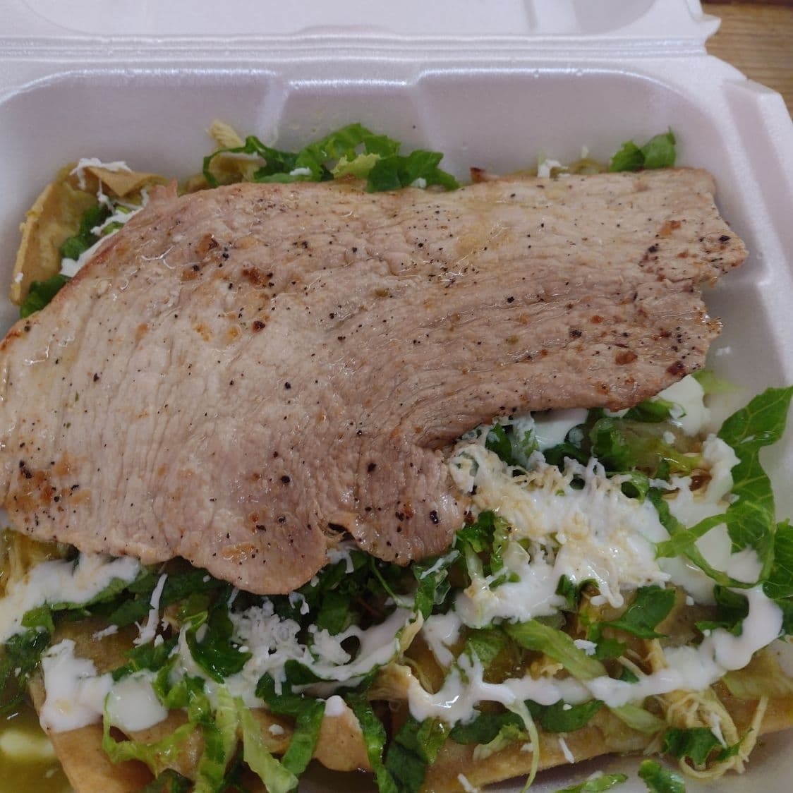 Chilaquiles de pollo con Bistec