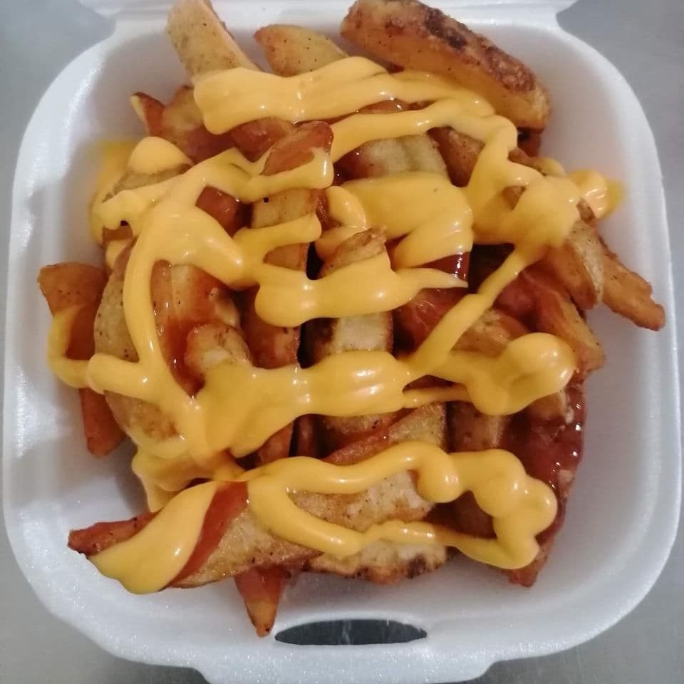 Papas ala Francesa con Queso y Capsu