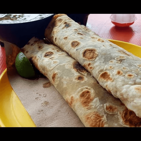 Taco GIGANTE Frijoles con queso 30cm salsa-totopos