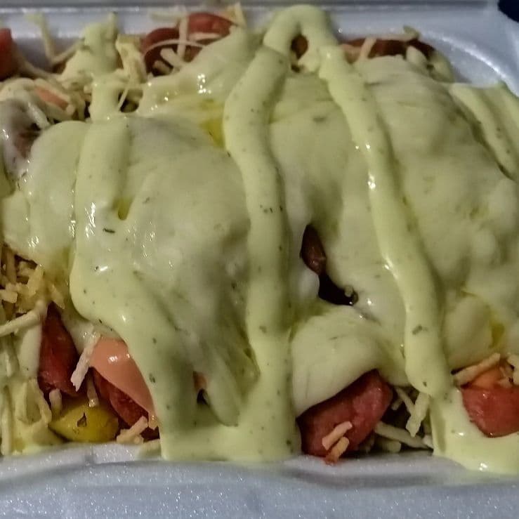 Salchipapa gratinada