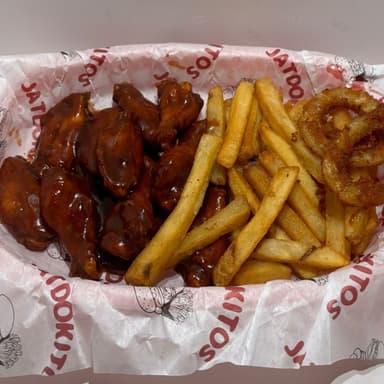 Orden de Alitas con 15 Piezas con Papas