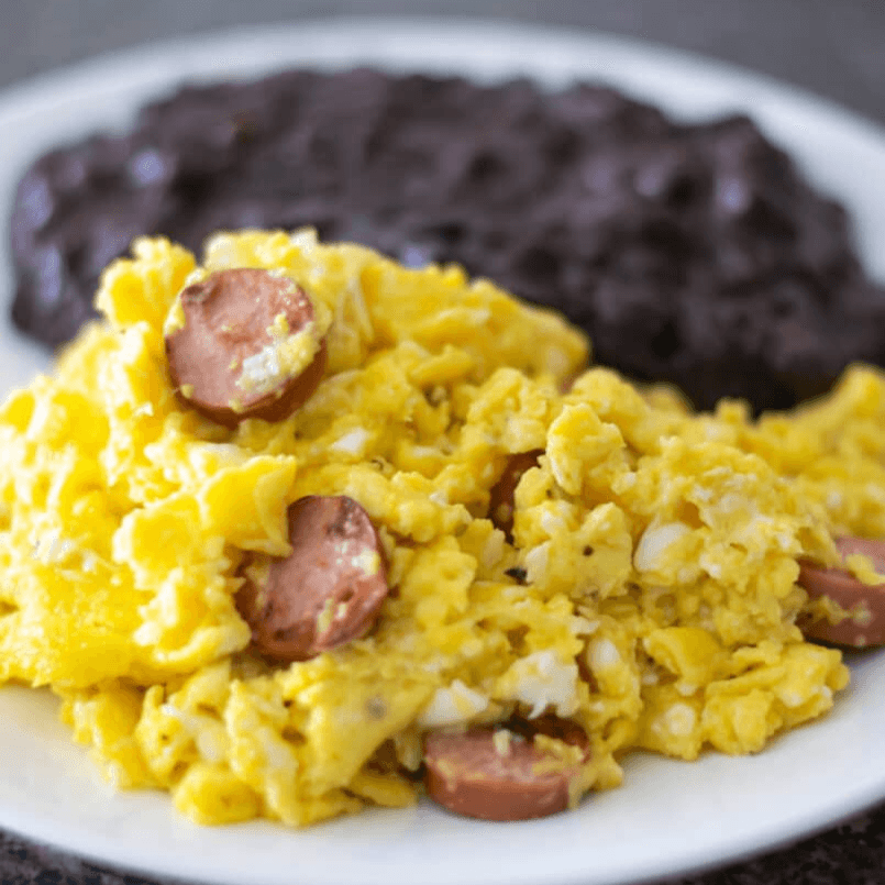 Huevos con Salchicha
