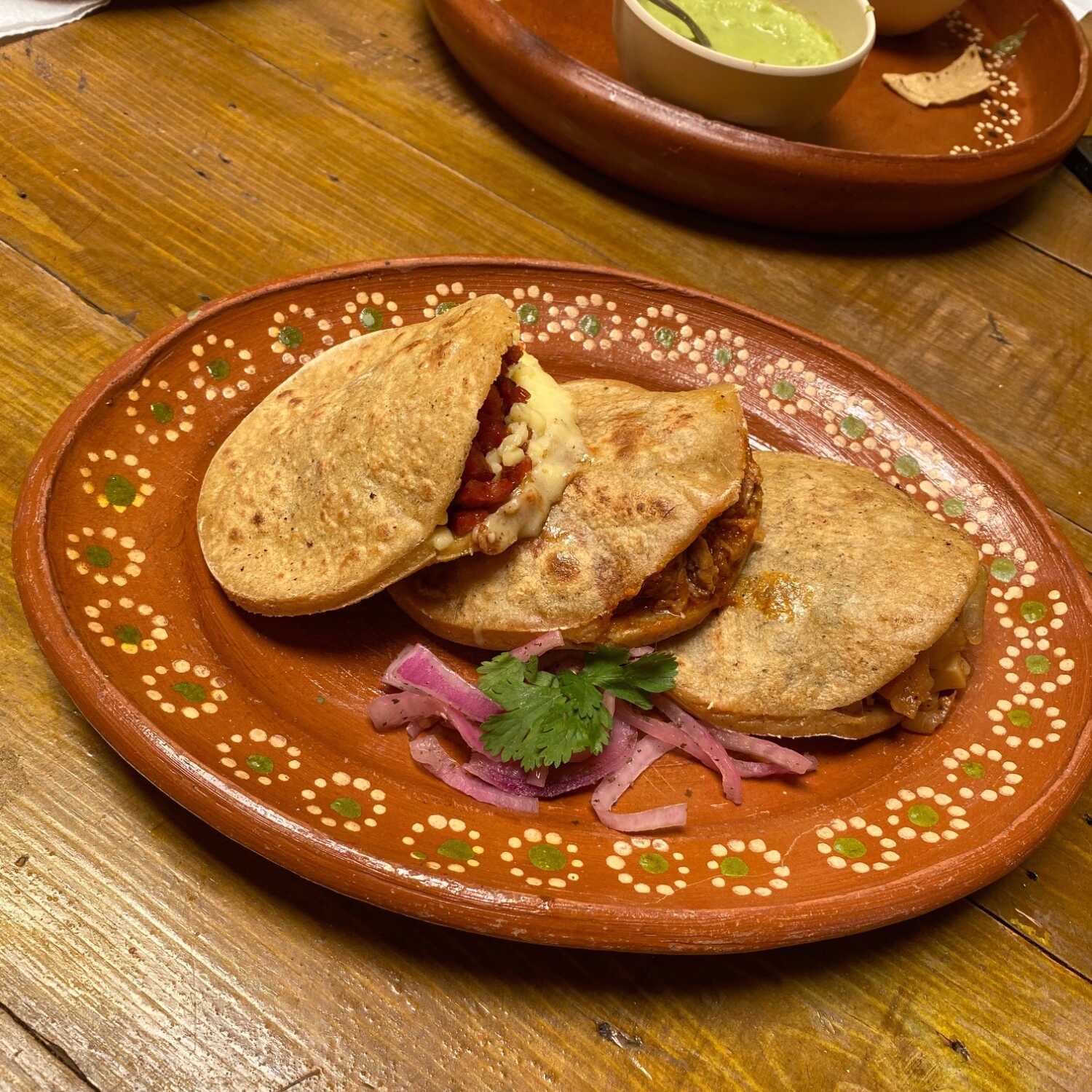 Combo- 3 Gorditas + 1 Agua Medio