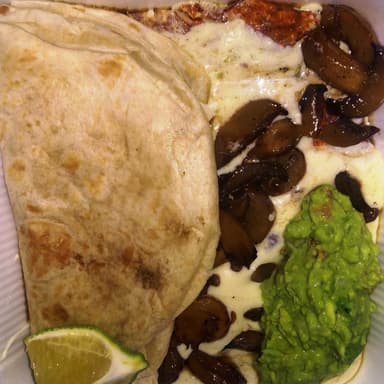 Queso Fundido con Champiñón