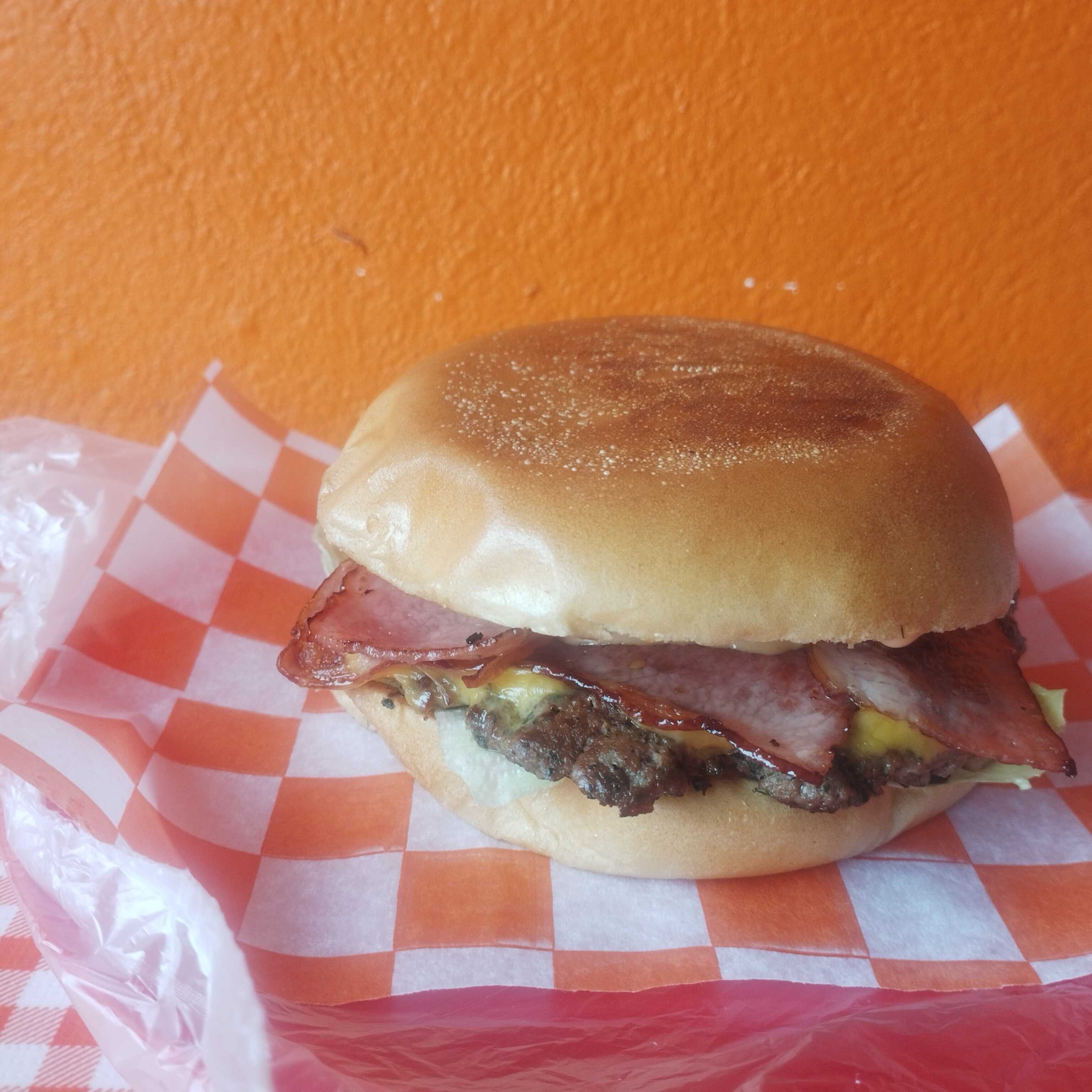 Combo Tocino Burger + Papas y Refresco