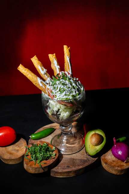 Flautas Ahogadas de Pollito y Queso