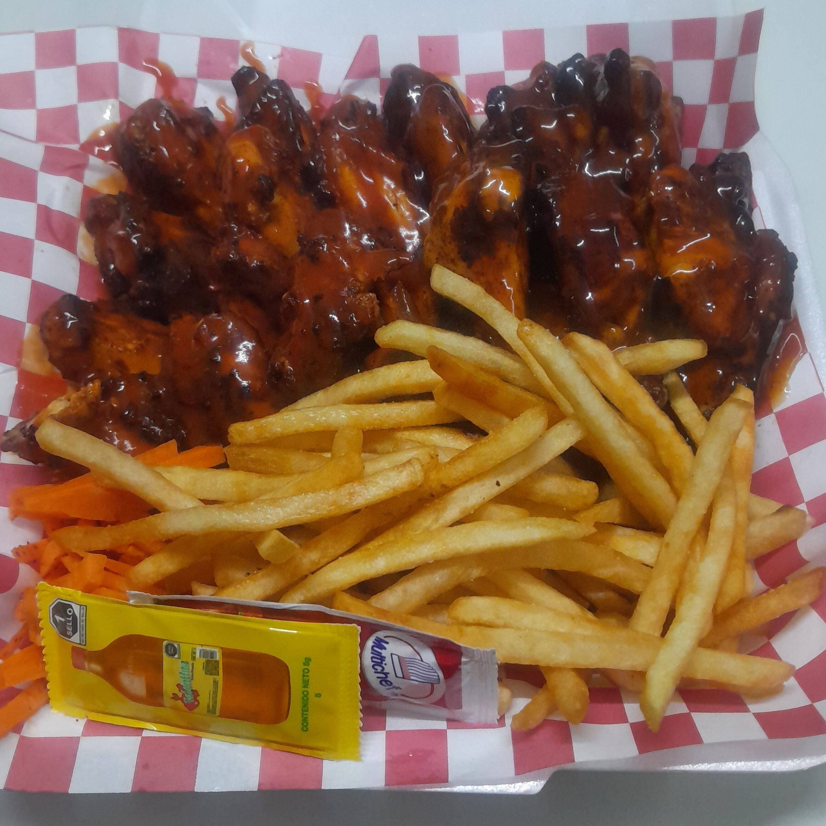 30 Alitas al Carbon Mango Habanero o BBQ