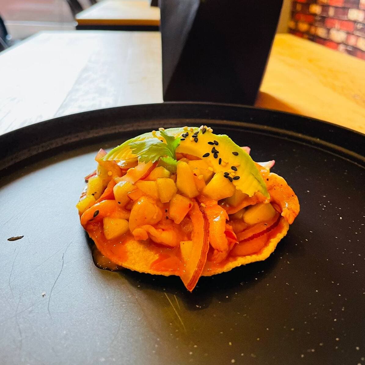 Tostada de Aguachile Rojo