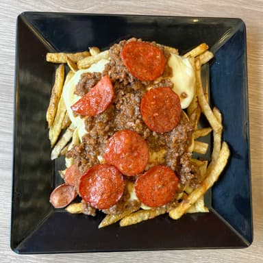 Salchipapa napolitana