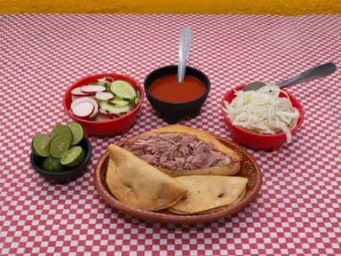 1 Torta y 2 Tacos