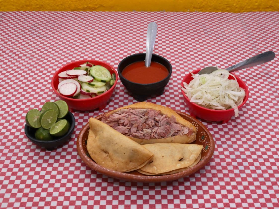 1 Torta y 2 Tacos