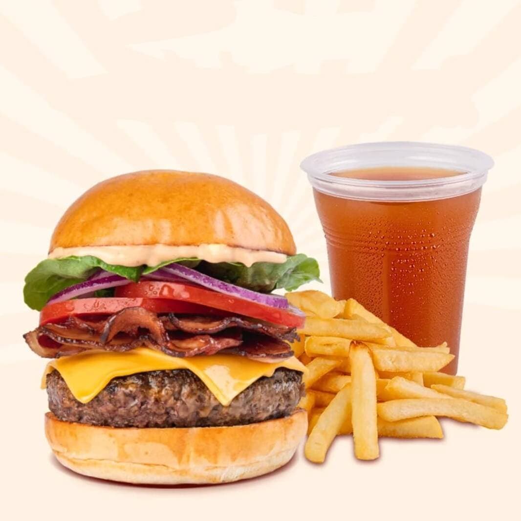 2 Hamburguesas de res + Papas + Mr Tea