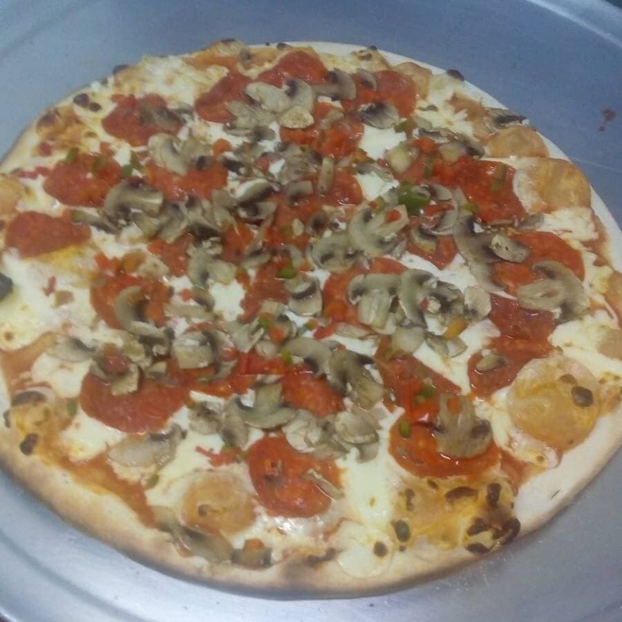 Combo-Pizza Mediana + 2 Bebidas Pequeñas