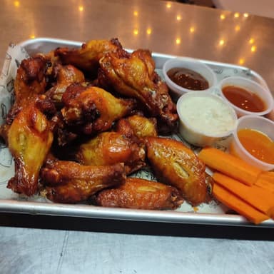 Alitas con Papas Fritas 1kg