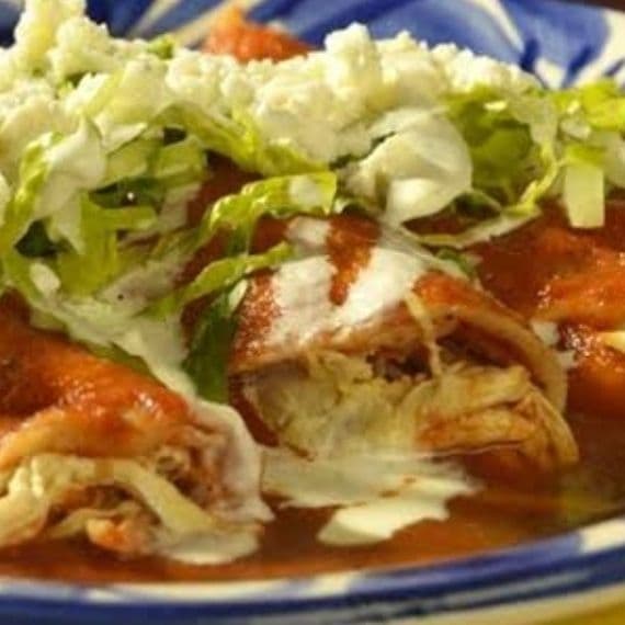 Enchiladas Rojas. Huevo E/Pollo