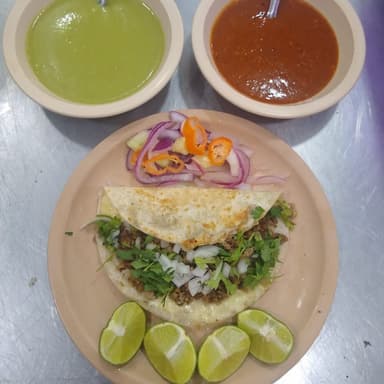 Quesadilla de harina Suadero
